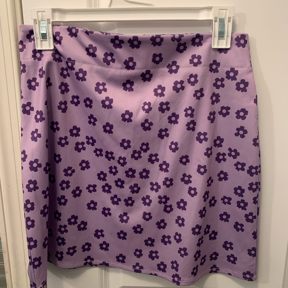 Purple floral print skirt. Great Condition.